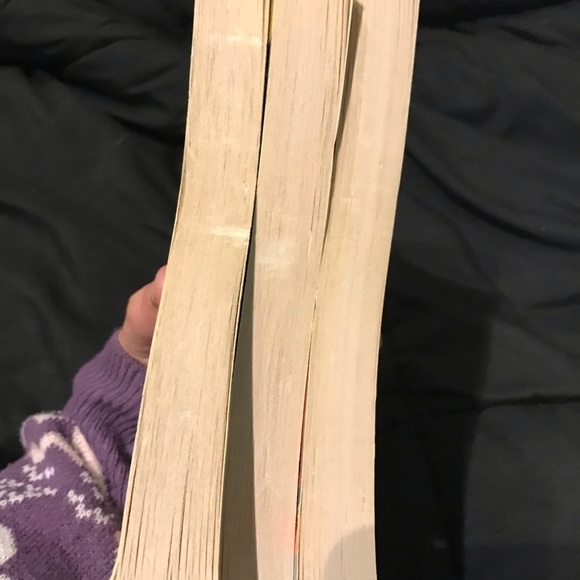 Sweet Valley University Books - Picture 3 of 3